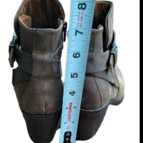 b.o.c Born Distress Leather Cognac Ankle Boot Brown Gray Western Women 8 Faywood - Picture 11 of 11